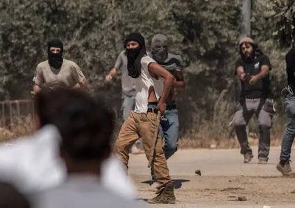 إصابة ثلاثة مواطنين بالضرب إثر هجوم المستوطنين في قرى محافظة نابلس