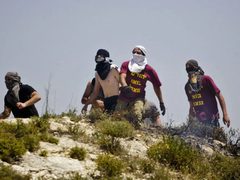 مقاومة الجدار: ثلاثة أعوام على حرب الإبادة... أكثر من 62 ألف اعتداء في الضفة