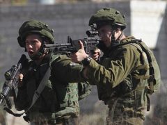 الاحتلال يطلق النار على شاب قرب مخماس شمال شرق القدس