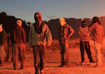 إصابات وإحراق مساكن وحظائر في هجوم للمستوطنين على تجمع معازي جبع البدوي