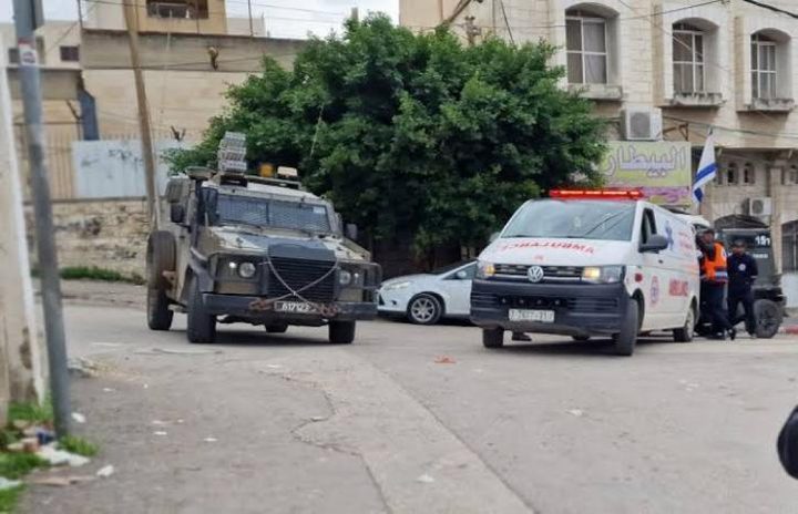 3 إصابات بالضرب واختناق طفلة خلال اقتحام الاحتلال بلدة بني نعيم