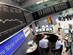 الأسهم الأوروبية ترتفع مع تراجع عوائد سندات منطقة اليورو