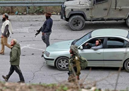 مستوطنون يهاجمون مسكنا في يطاجنوب الخليل