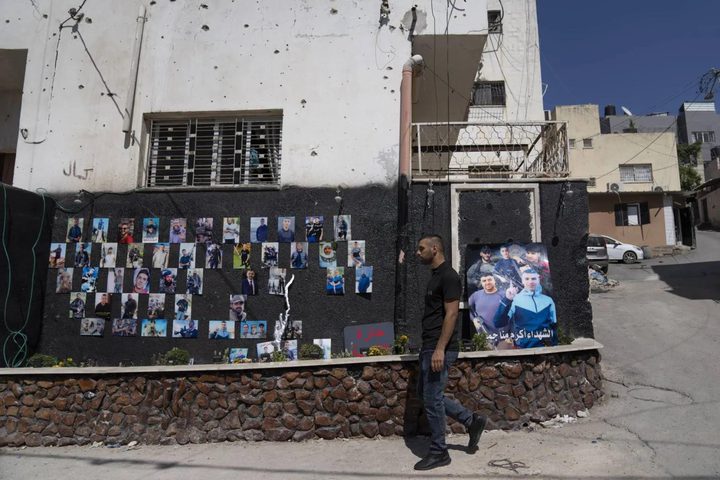 الاحتلال يشدد إجراءاته في جنين ويهدم نصباً تذكارياً ويزيل صور شهداء