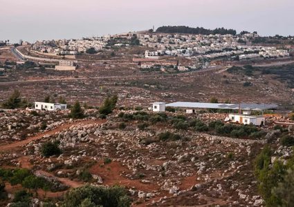 مستوطنون يقيمون بؤرة استيطانية جديدة على أراضي بلدة سالم شرق نابلس