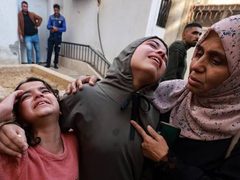 ٥٠ الف امرأة بين شهيدة وجريحة منذ الحرب على غزة