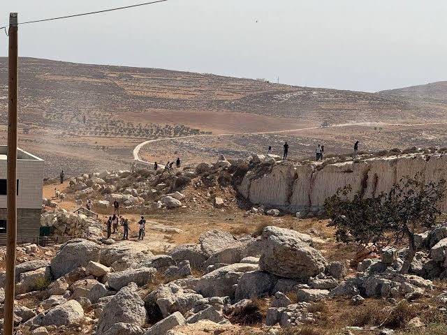 الاحتلال يفجّر سارية علم فلسطين في قرية دير جرير شرق رام الله
