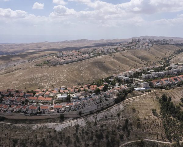 مقاومة الجدار ترصد تواطؤا رسميا من الاحتلال في تثبيت الوقائع الاستيطانية بالضفة