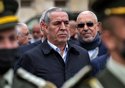 حسين الشيخ يرد على وزير خارجية الاحتلال: “برز الثعلب يوماً في ثياب الواعظينا”
