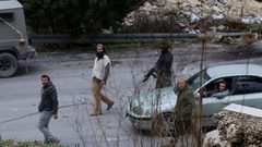 مستوطنون يهاجمون مركبات المواطنين بالحجارة شمال شرق رام الله