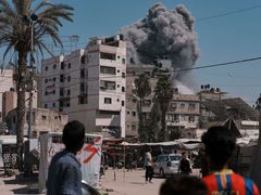 4 شهداء في غارة للاحتلال استهدفت نقطة شحن غرب خان يونس