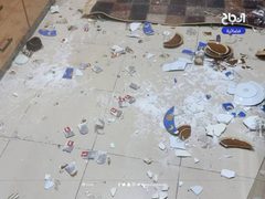 آثار التخريب في منزل مدير بلدية العيزرية عطا ياسين جبر، ومنازل شقيقيه ووالدته، عقب اقتحامها من قوات الاحتلال فجر اليوم، والاعتداء عليه بالضرب.