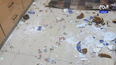 آثار التخريب في منزل مدير بلدية العيزرية عطا ياسين جبر، ومنازل شقيقيه ووالدته، عقب اقتحامها من قوات الاحتلال فجر اليوم، والاعتداء عليه بالضرب.