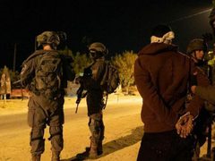 الاحتلال يشن حملة مداهمات واعتقالات بالضفة