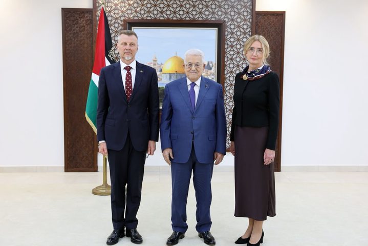 الرئيس عباس يتسلم أوراق اعتماد رئيس مكتب تمثيل ليتوانيا لدى فلسطين