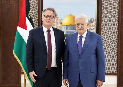 عباس يتسلّم أوراق تعيين القنصل الفرنسي العام في القدس