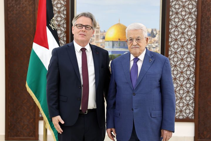 عباس يتسلّم أوراق تعيين القنصل الفرنسي العام في القدس