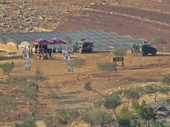 مستوطنون ينصبون معرشات في سهل طوباس