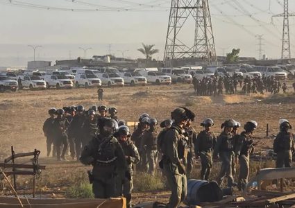 الاحتلال يبدأ هدم منازل عائلة أبو وادي في النقب ويهدد بتشريد مئات السكان