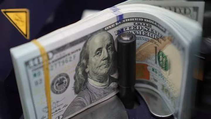 الدولار قرب أعلى مستوى في عام ونصف وسط تصاعد التوترات بالشرق الأوسط