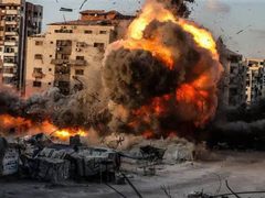 جنود في جيش الاحتلال يقرّون بتلقي أوامر بقصف مبانٍ مأهولة في غزة
