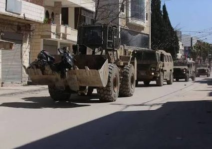 الاحتلال يهدم نصباً تذكارياً للشهداء في قرية أبو فلاح