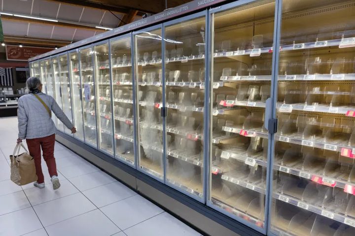 هجوم سيبراني يستهدف مئات المتاجر الكبرى في فرنسا ويتلف كميات كبيرة من الطعام