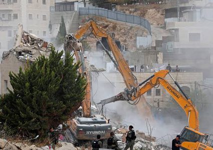 الاحتلال يستكمل هدم منزل في الطور شرق مدينة القدس