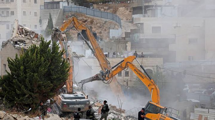 الاحتلال يستكمل هدم منزل في الطور شرق مدينة القدس