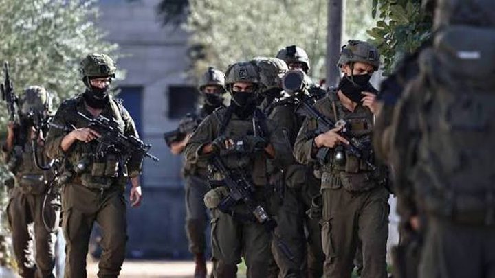 جيش الاحتلال يحتجز مواطنين ويجري تحقيقات ميدانية معهم في جنين