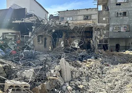 الاحتلال يفجر مباني قرب مشفى كمال عدوان وإطلاق نار قرب الخط الأصفر
