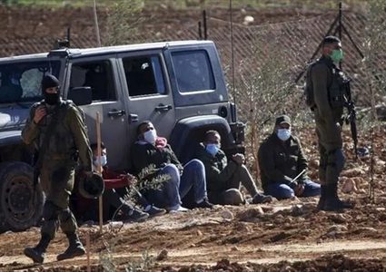 مستوطنون ينتحلون صفة جنود الاحتلال ويعتدون بوحشية على عائلة في تلفيت