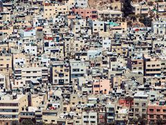 "شؤون اللاجئين" تبحث تنفيذ مشروع لتحسين سبل العيش في 6 مخيمات فلسطينية