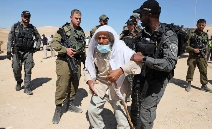 مستوطنون يعتدون على مسن ويحطمون مركبات بين بيرزيت وبرهام شمال رام الله