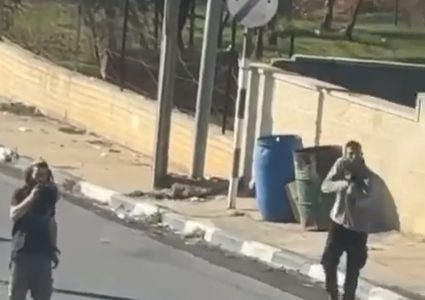 إصابات باعتداءات المستوطنين على المواطنين في دير جرير