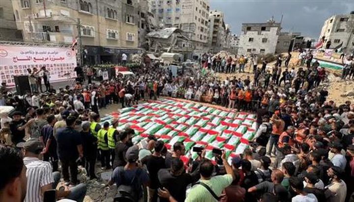 تشييع جثامين 75 شهيدا من تحت أنقاض مبانٍ في حي الدرج بمدينة غزة