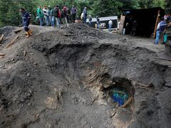 مصرع 14 شخصا وإصابة 7 آخرين إثر انهيار منجم ذهب في كولومبيا