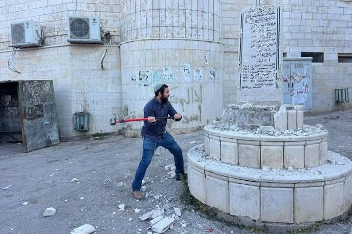 هيئة مقاومة الجدار: 18 اعتداءً على النصب والرموز في الضفة منذ مطلع العام