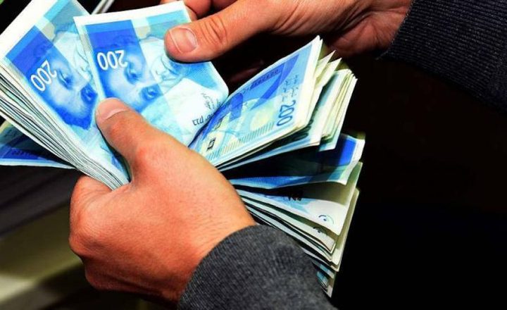 أبو الرب: وزارة المالية تعمل على توفير كل ما هو متاح لصرف الرواتب الأسبوع المقبل