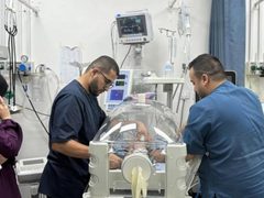 نفاد زيوت تشغيل المولدات الكهربائية يهدد استمرار عمل أقسام حيوية بمستشفيات غزة