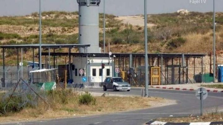 الاحتلال يغلق حاجز بيت إكسا العسكري شمال غرب القدس