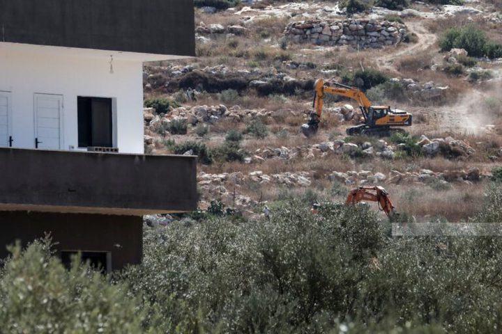 الاحتلال يجبر المزارعين على مغادرة أراضيهم شرق جنين
