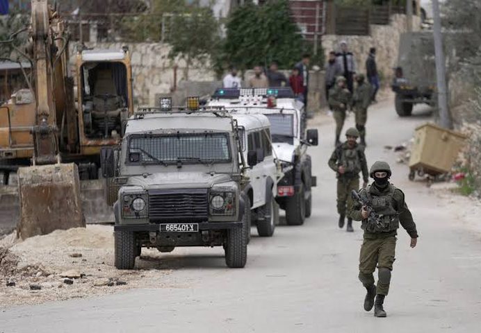 الاحتلال يعتقل أسيرا محررا من القدس المحتلة
