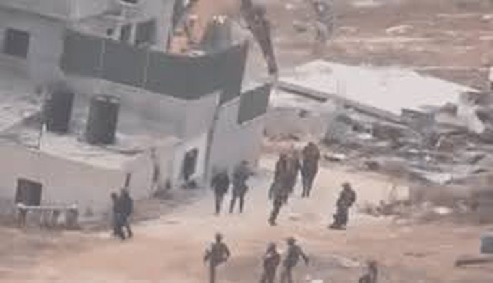 الاحتلال يهدم 7 شقق سكنية في محيط مخيم قلنديا شمال القدس