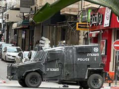 الاحتلال يغلق محال تجارية جنوب جنين