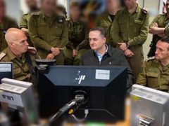 كاتس: لن يعود نحو ألفي فلسطيني إلى منازلهم في الخليل حتى انتهاء العملية العسكرية