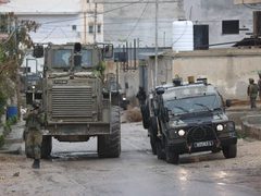 الاحتلال يقتحم اريحا ويعتقل شابا