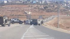 الاحتلال يواصل احتجاز حافلة ركاب على حاجز بيت فوريك شرق نابلس منذ ليلة أمس