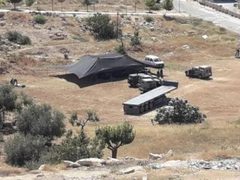 مستوطنون ينصبون "كرفانا" وخيمة في زعترة شرق بيت لحم