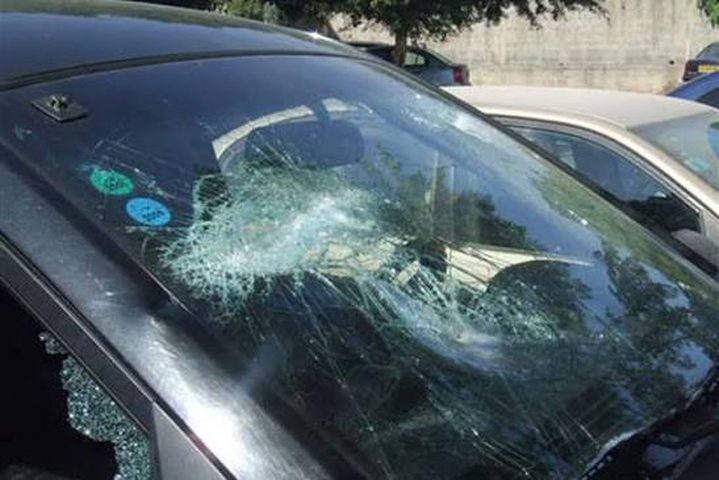 مستوطنون يهاجمون مركبات المواطنين غرب بيت لحم